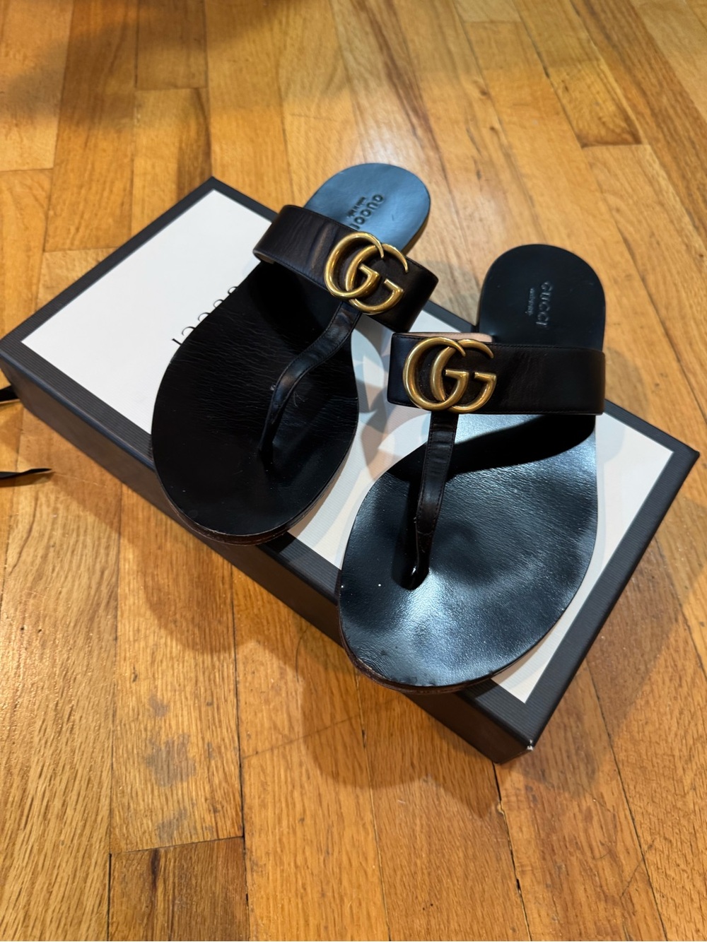 Gucci Black Leather GG Thong Sandals with Gold Hardware - Picture 3 of 4